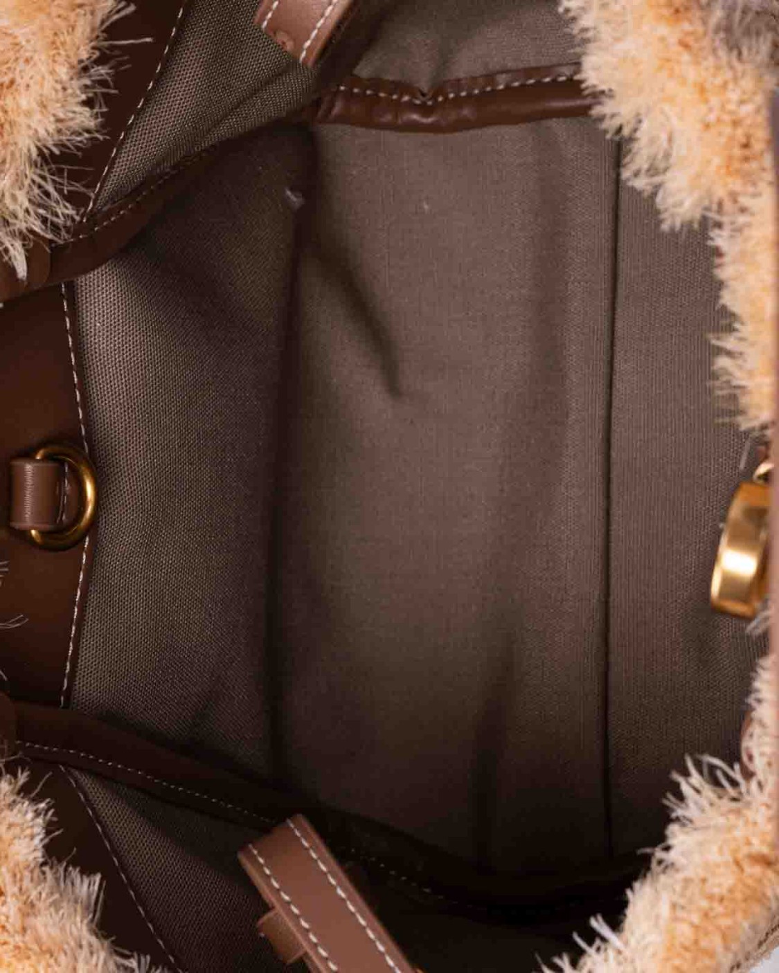 shop EMPORIO ARMANI  Borsa: Emporio Armani borsa a mano in paglia intrecciata con charm logo.
Dimensioni: 15,5 x 15 x 10 cm.
Paglia intrecciata.
Doppio manico.
Charm logo in metallo.
Made in China.
Patch logato.
Tracolla regolabile.
Composizione: 85% Polietilene, 15% Polipropilene.. Y3D278 YWQ5D-80016 number 398767